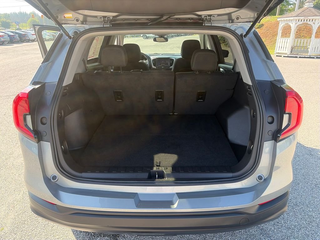 Used 2024 Silver GMC SLE image 22