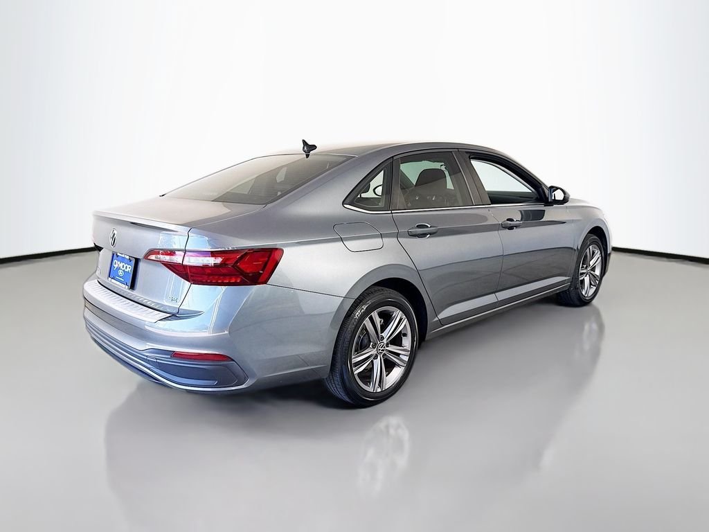 Used 2023 Platinum Gray Metallic Volkswagen SE image 12