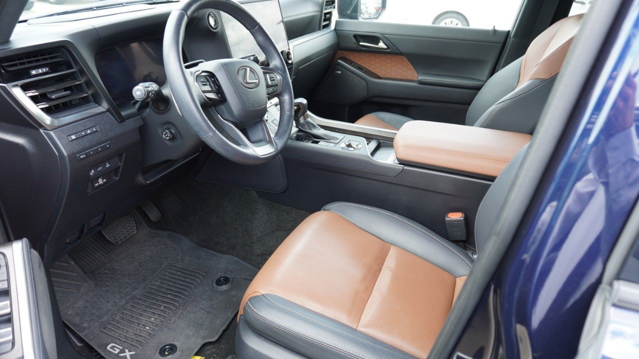 Used 2024 Blue Lexus GX 550 Luxury+ image 8