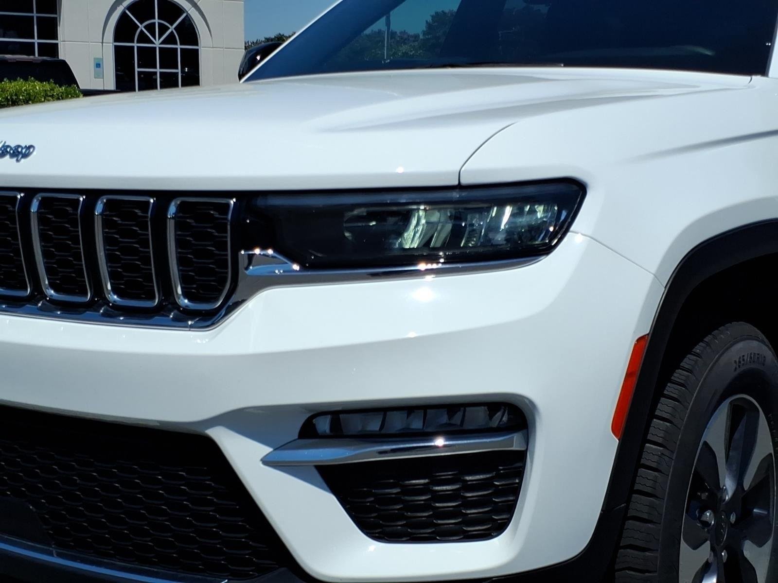 Certified Used 2024 Bright White Clearcoat Jeep LIMI image 16
