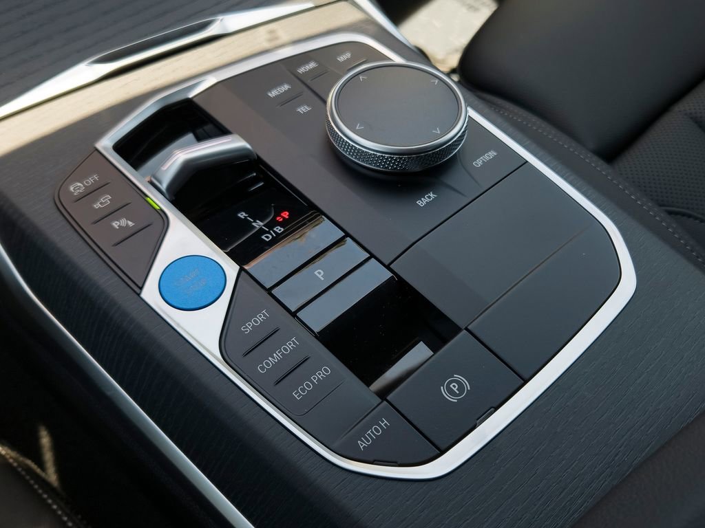 New 2026 Skyscraper Grey Metallic BMW eDrive40 image 10