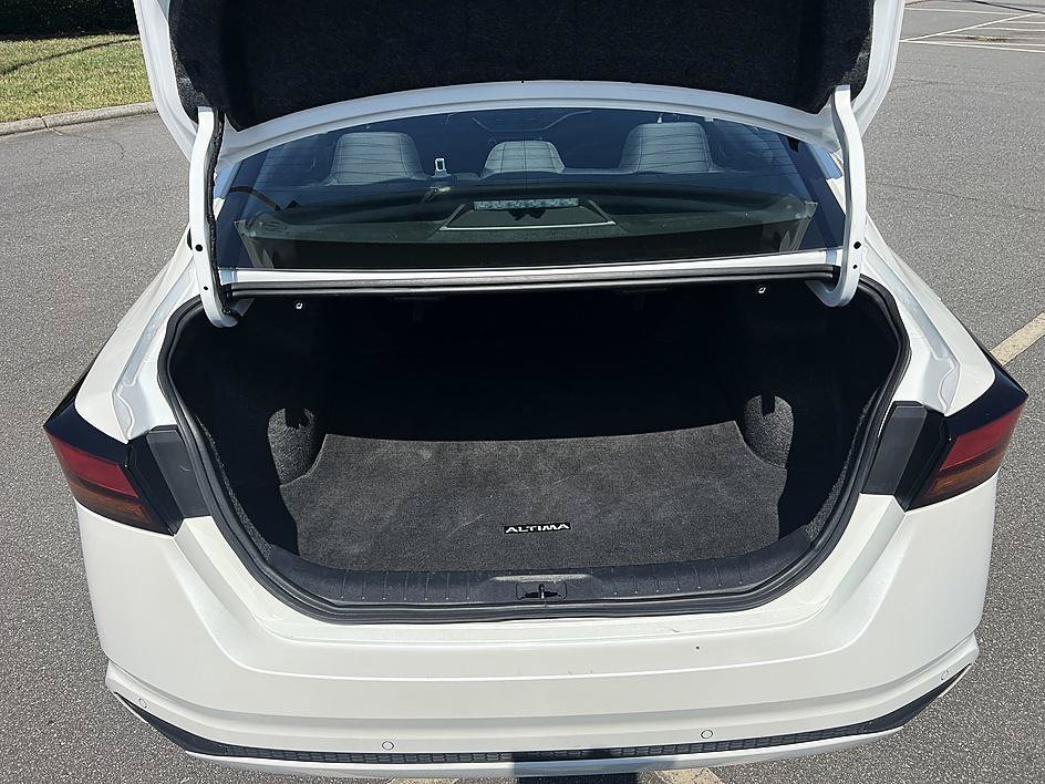 Used 2024 Pearl White Tricoat Nissan 2.5 SV image 15