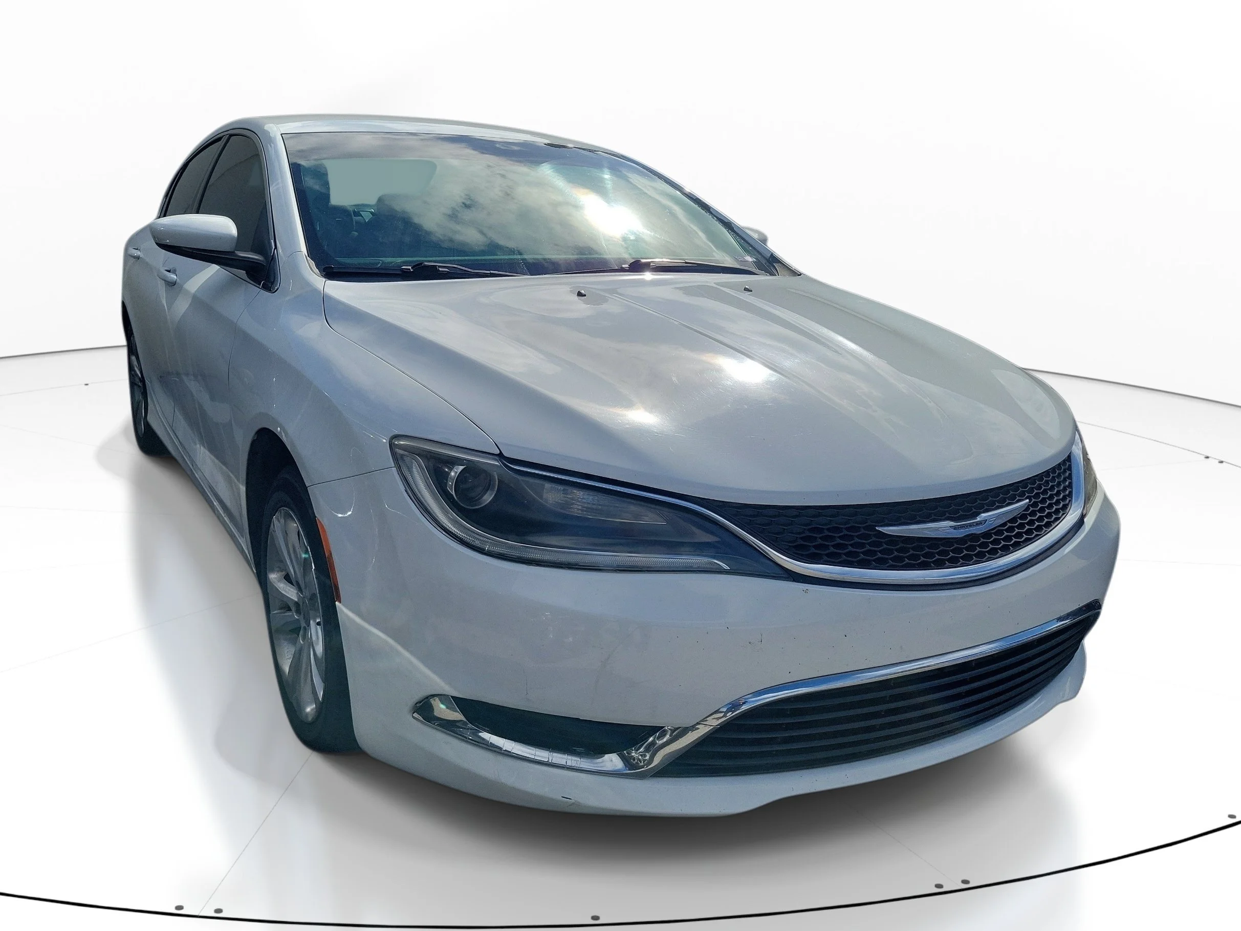 Used 2015 Bright White Clearcoat Chrysler Limited image 1
