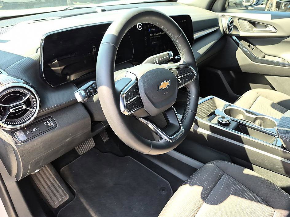 Used 2026 Summit White Chevrolet FWD LT image 16