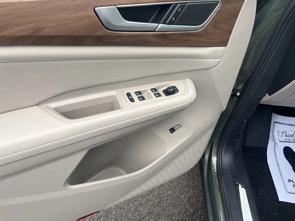 New 2026 Green Volkswagen 2.0T SE w/Technology image 17