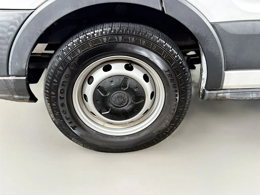 Used 2018 White Ford XL image 37