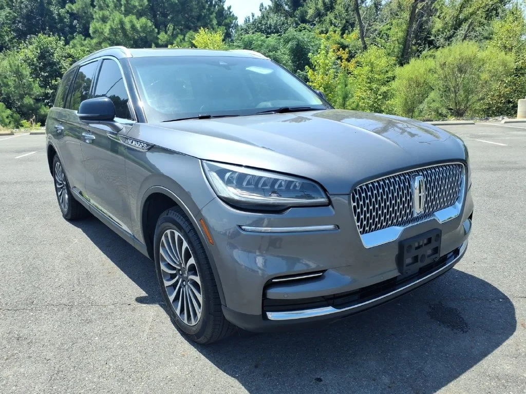 Used 2023 Gray Lincoln Reserve image 1