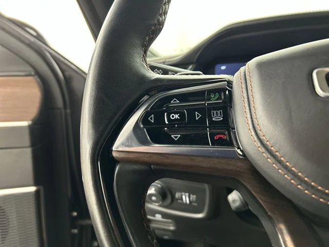 Used 2023 Gray Jeep Summit image 11