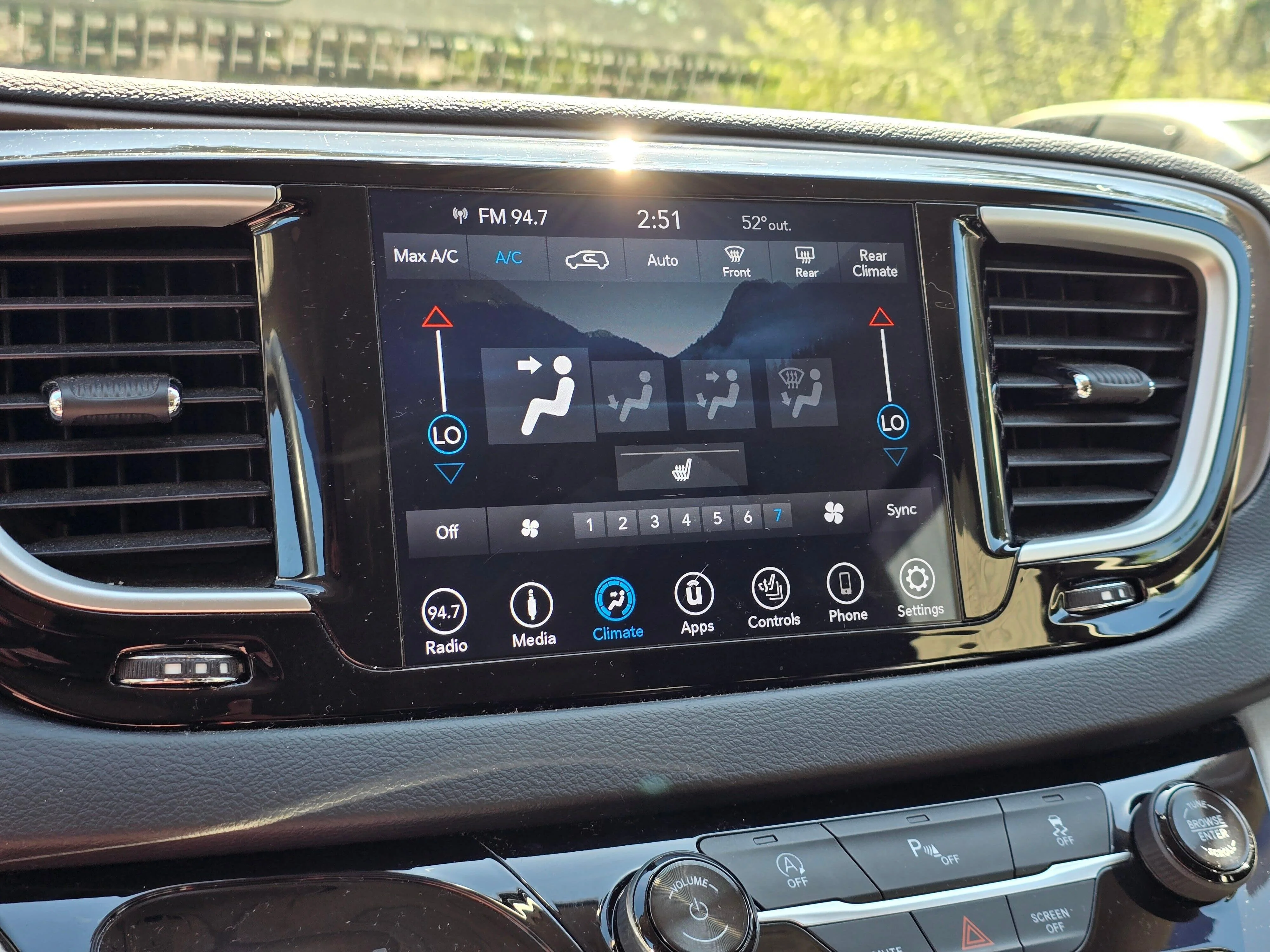 Used 2018 Brilliant Black Crystal Pearlcoat Chrysler Touring L image 20