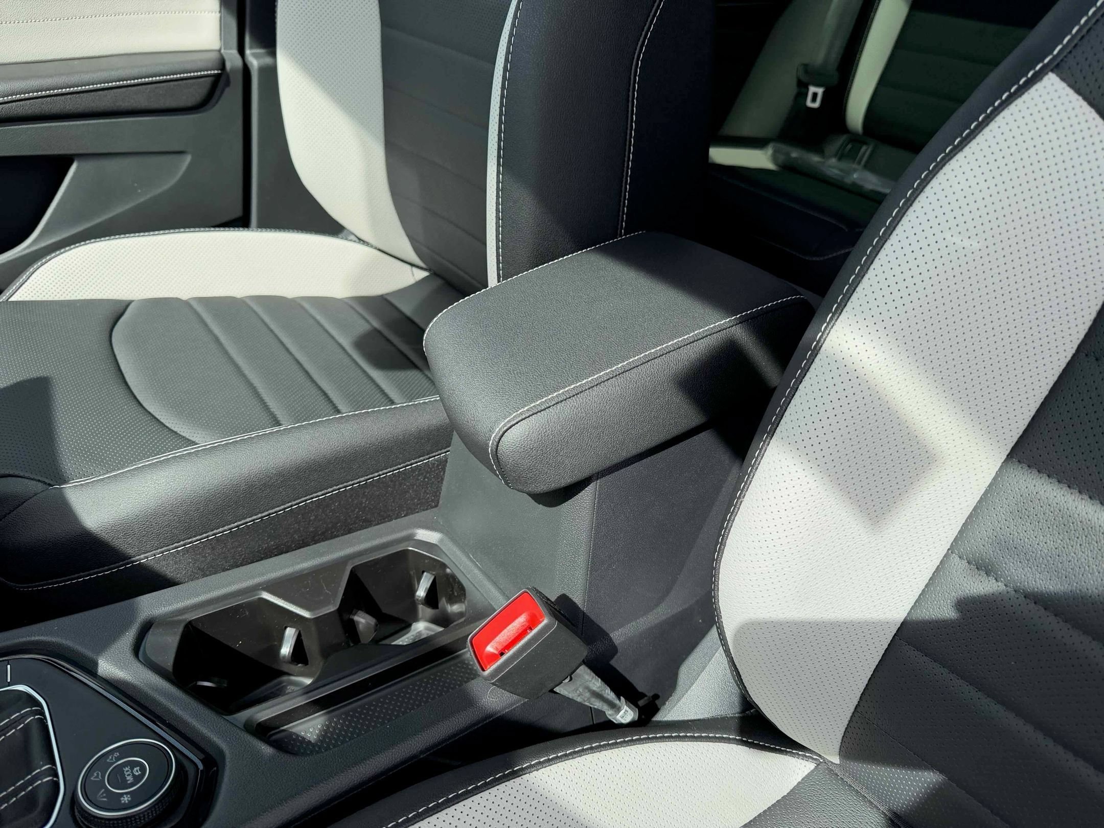 New 2026 Pure White Volkswagen SEL image 27