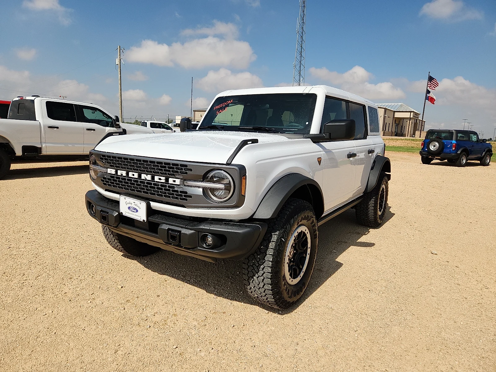 New 2026 Oxford White Ford Badlands image 3