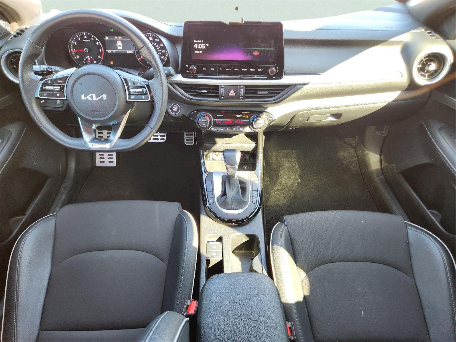 Used 2024 Snow White Pearl Kia GT-Line image 27