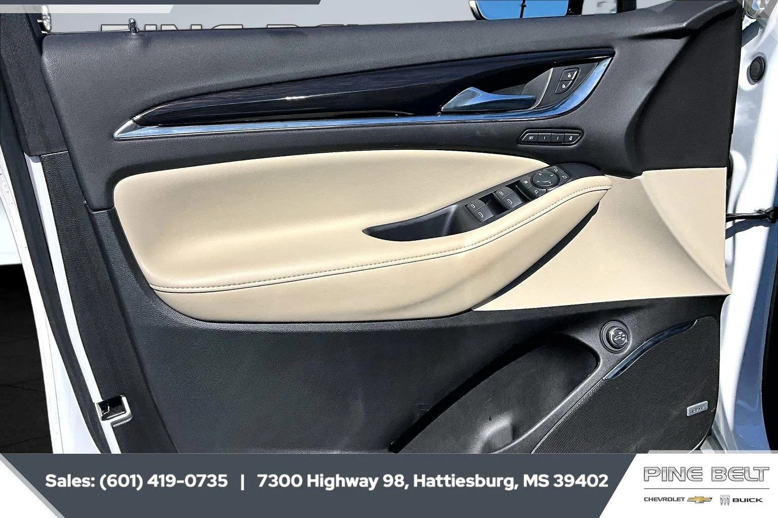 Used 2021 White Frost Tricoat Buick Premium image 17