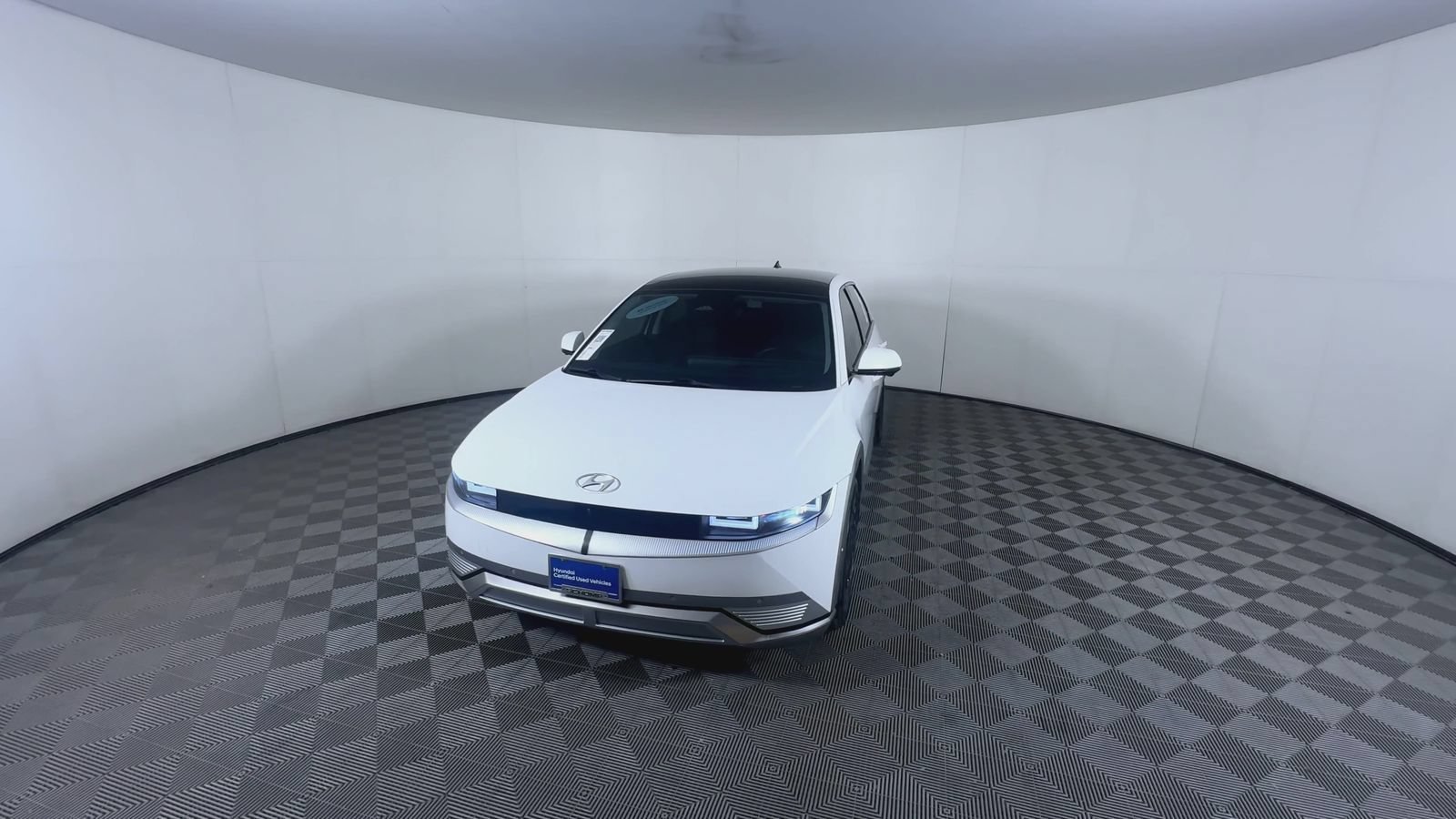 Certified Used 2024 Atlas White Hyundai Limited image 3