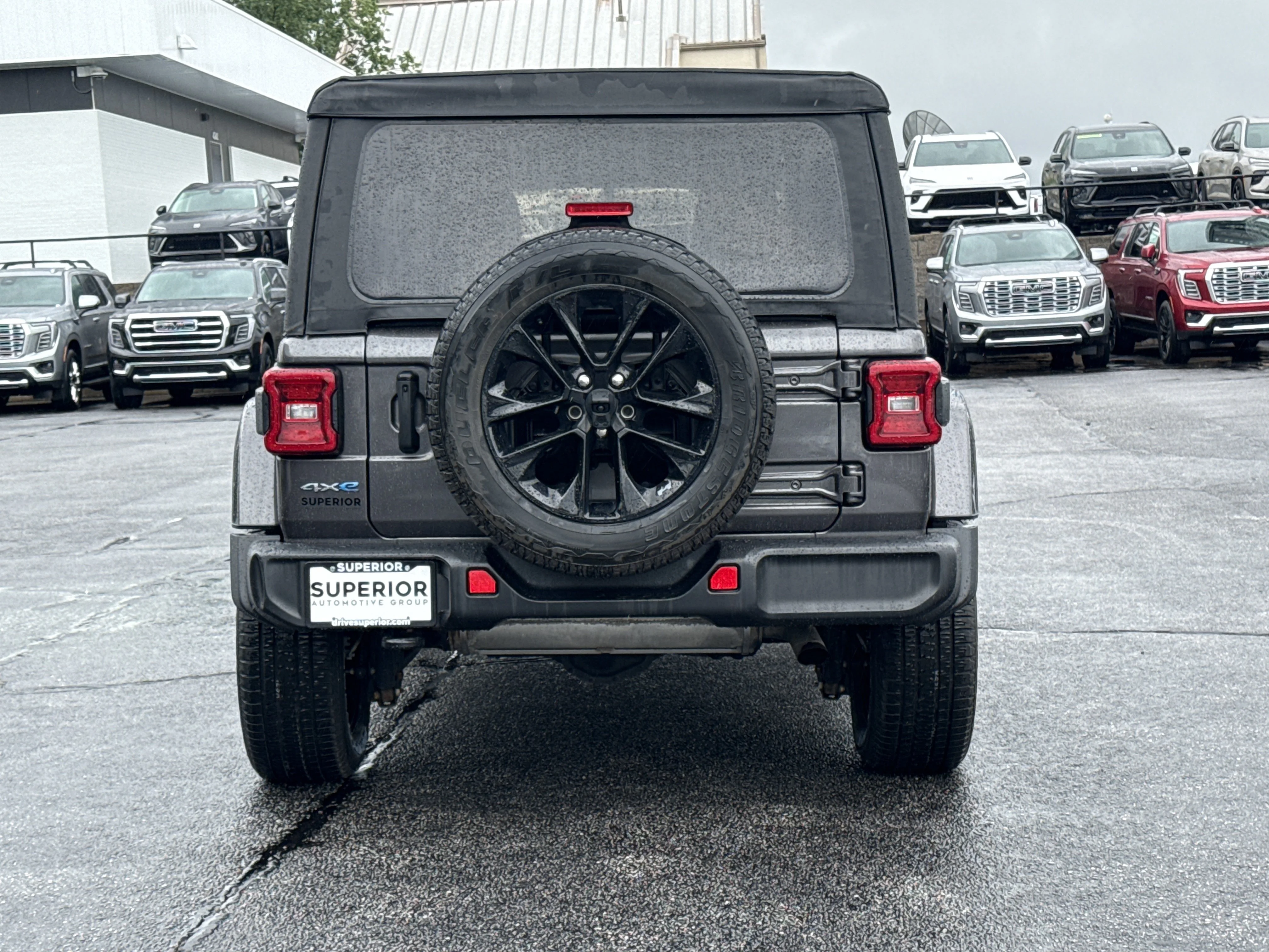 Used 2021 Granite Crystal Metallic Clearcoat Jeep Unlimited Sahara 4WD image 4