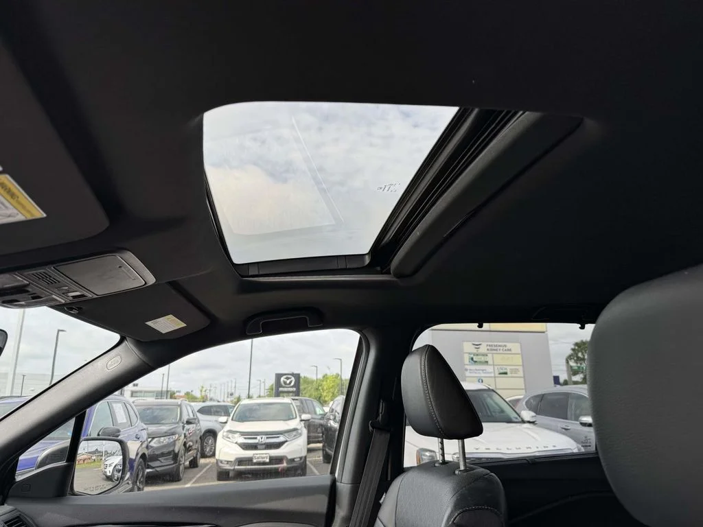 Used 2019 White Honda Touring image 4