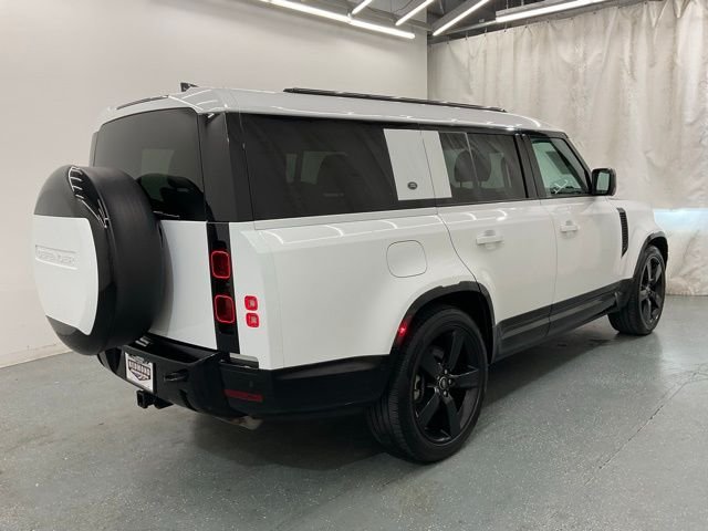 Used 2024 White Land Rover X-Dynamic SE image 7