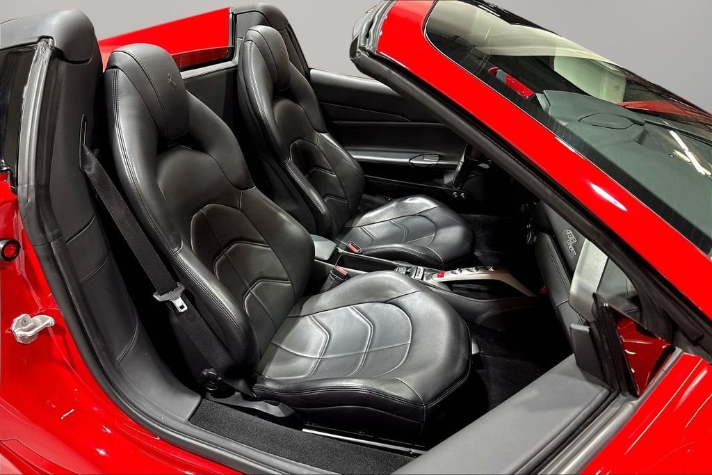 Used 2018  Ferrari  image 22