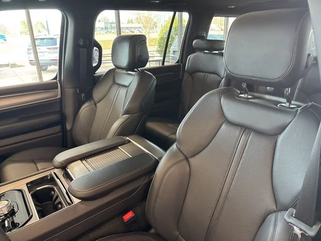 New 2026 Baltic-Gray Metallic Clear-Coat Exterior Paint Jeep Limited Altitude image 7