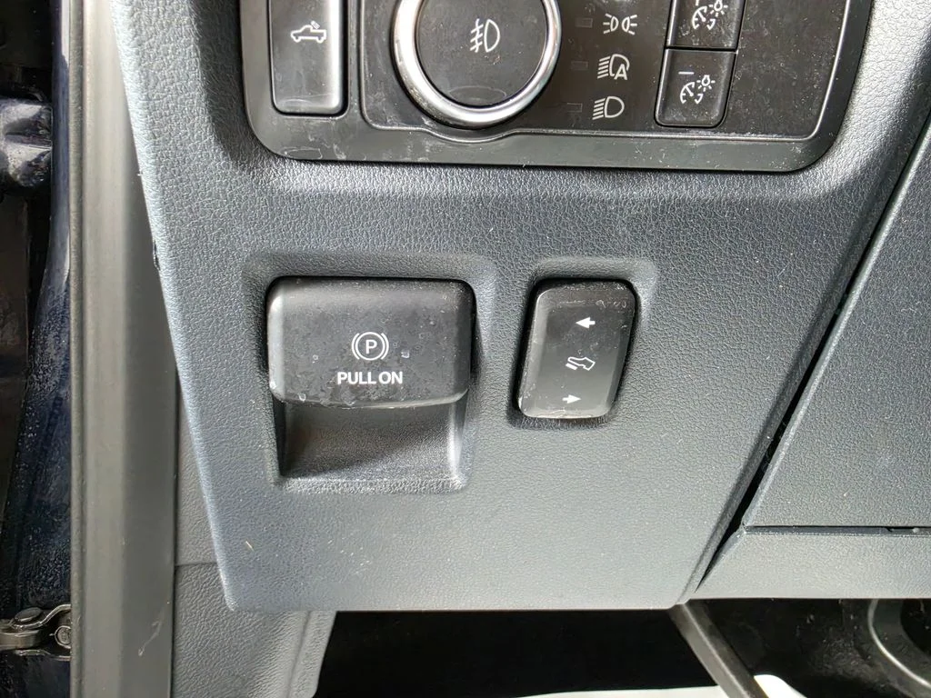 Used 2022 Blue Ford Platinum image 25