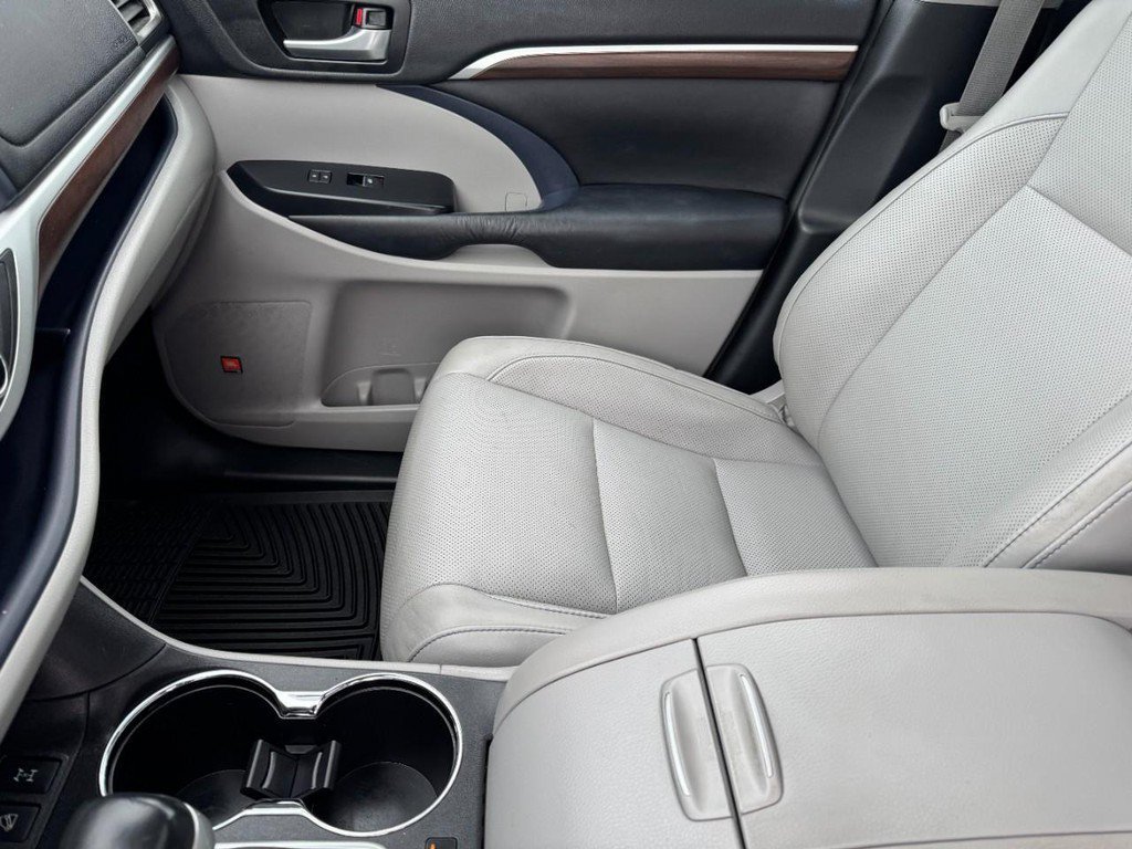 Used 2015 Gray Toyota Limited image 15