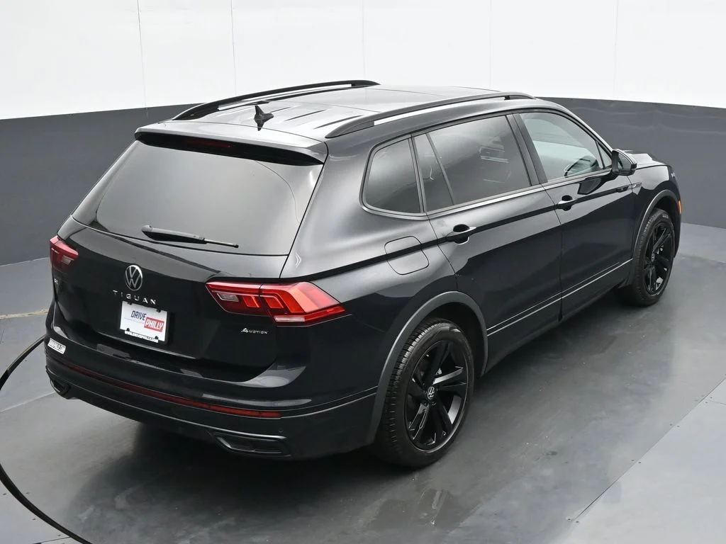 Used 2024 Black Volkswagen 2.0T SE R-Line Black image 21