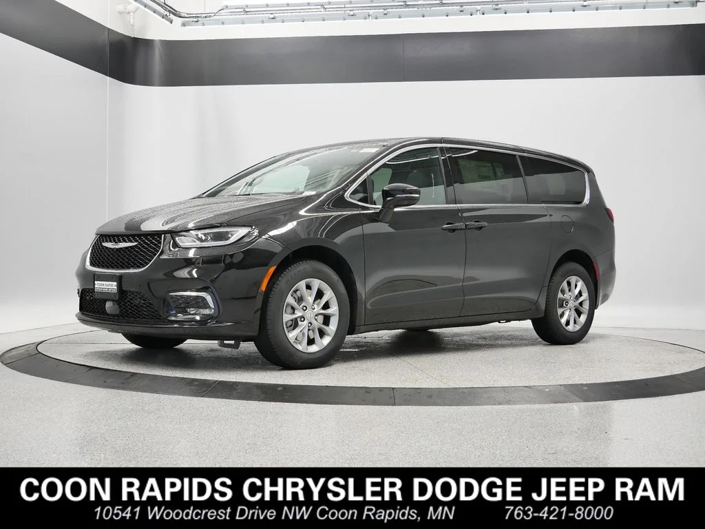 2026 Chrysler Pacifica Select AWD's photo
