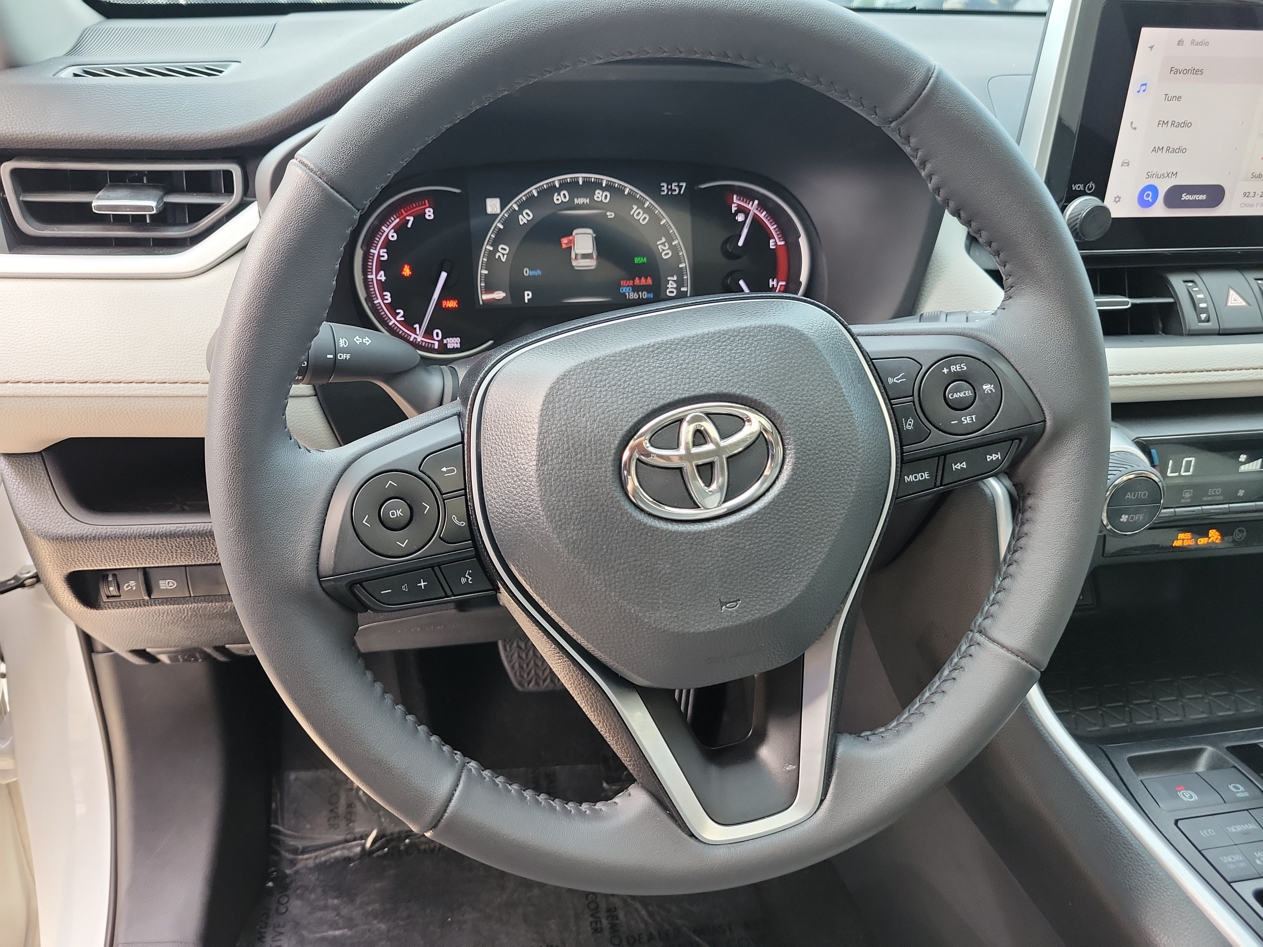Certified Used 2024 Pearl Toyota XLE Premium image 27
