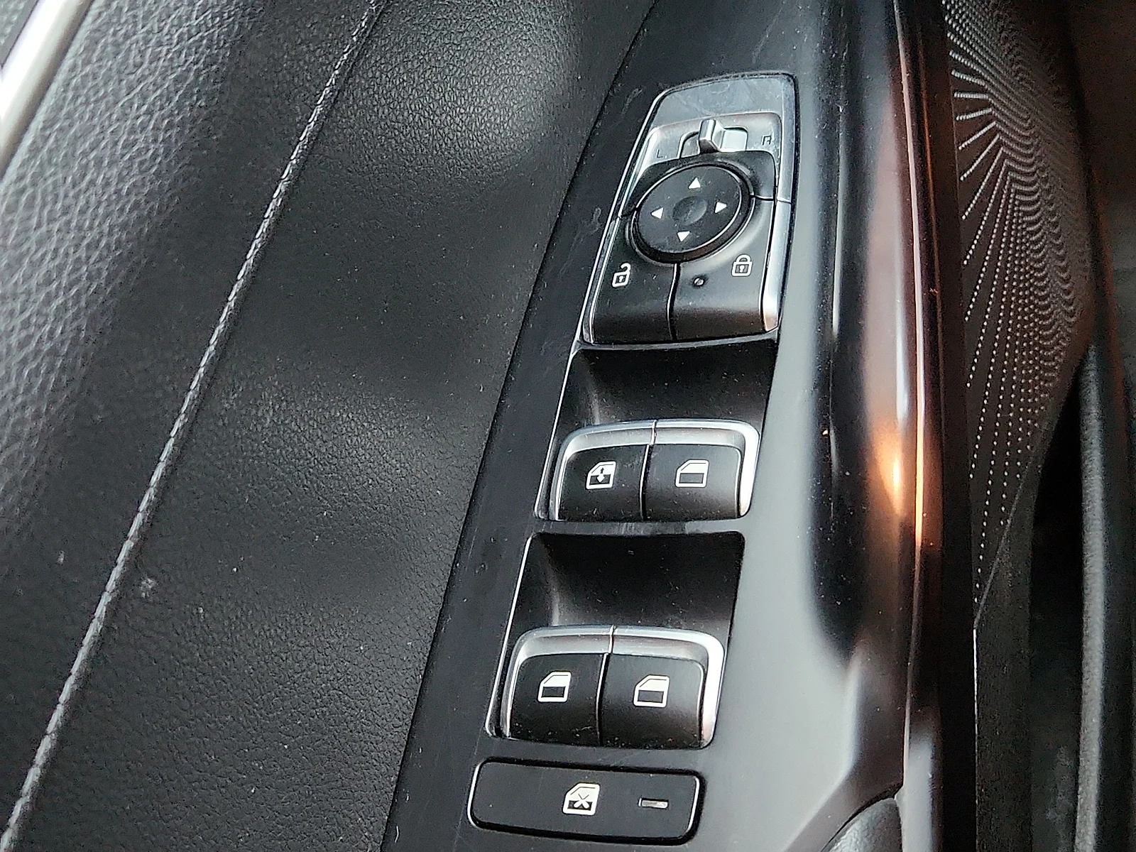 Used 2023 Silver Kia LXS image 22