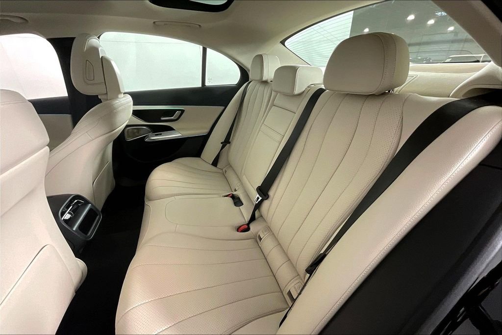 2026 Mercedes-Benz E-Class E350 - Photo 18