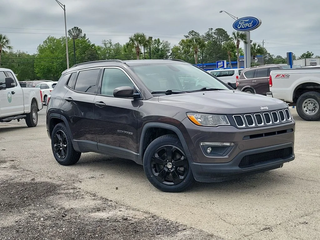Used 2020 Gray Jeep Latitude image 39