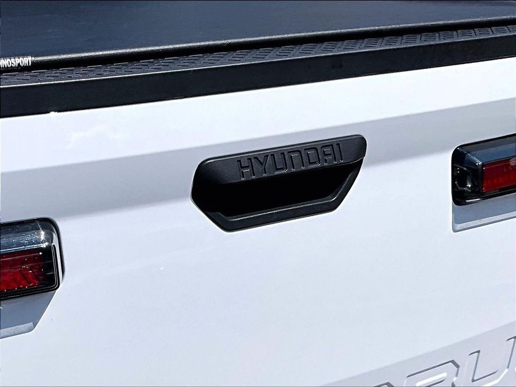 Used 2024 White Hyundai SEL image 27