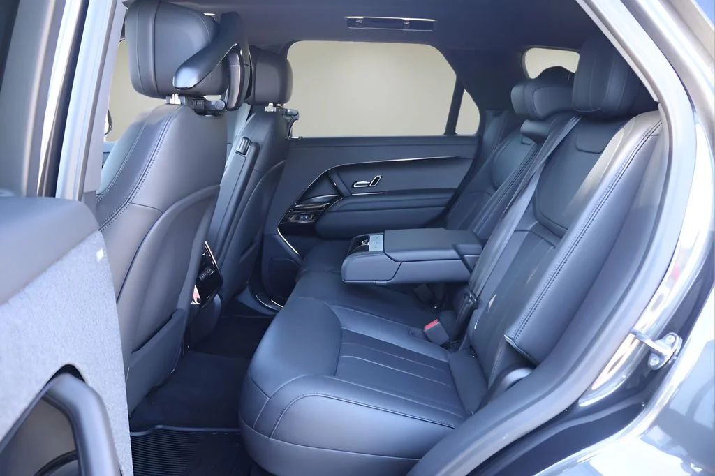 New 2026 Carpathian Grey Land Rover Dynamic SE image 12