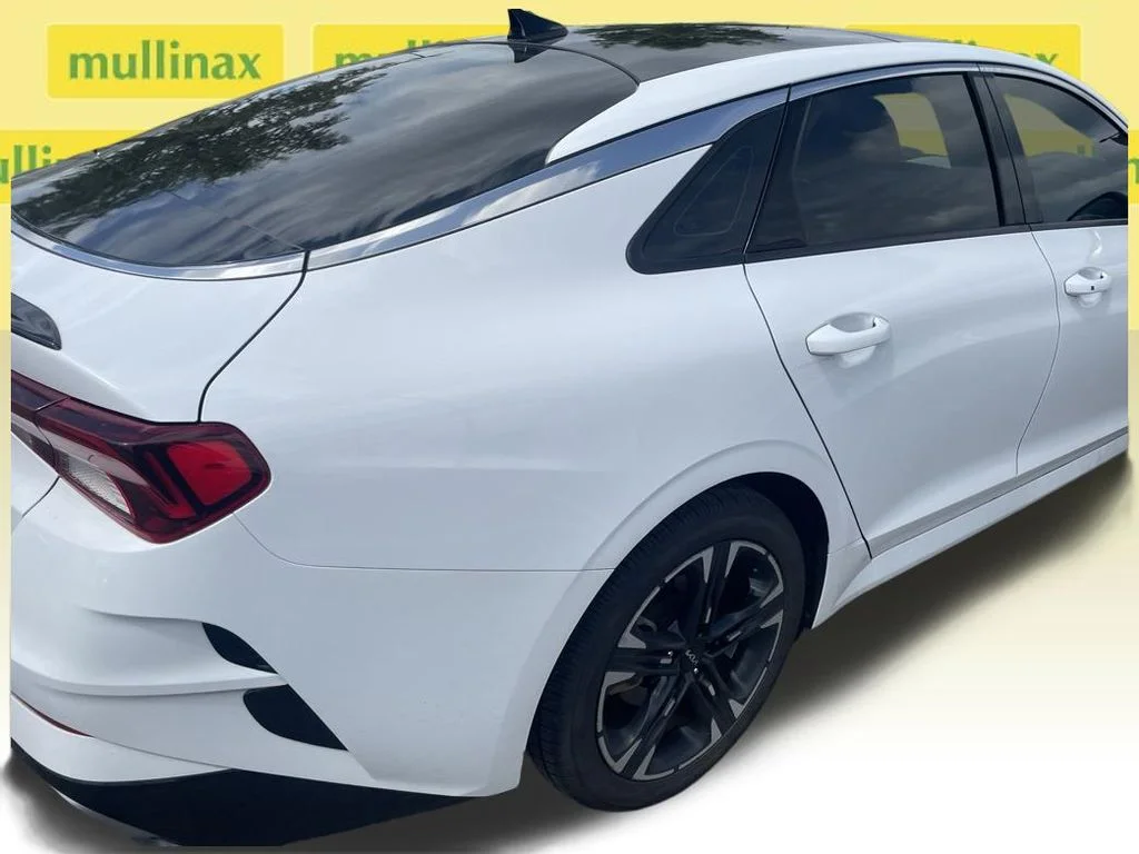 Used 2022 White Kia GT-Line image 11