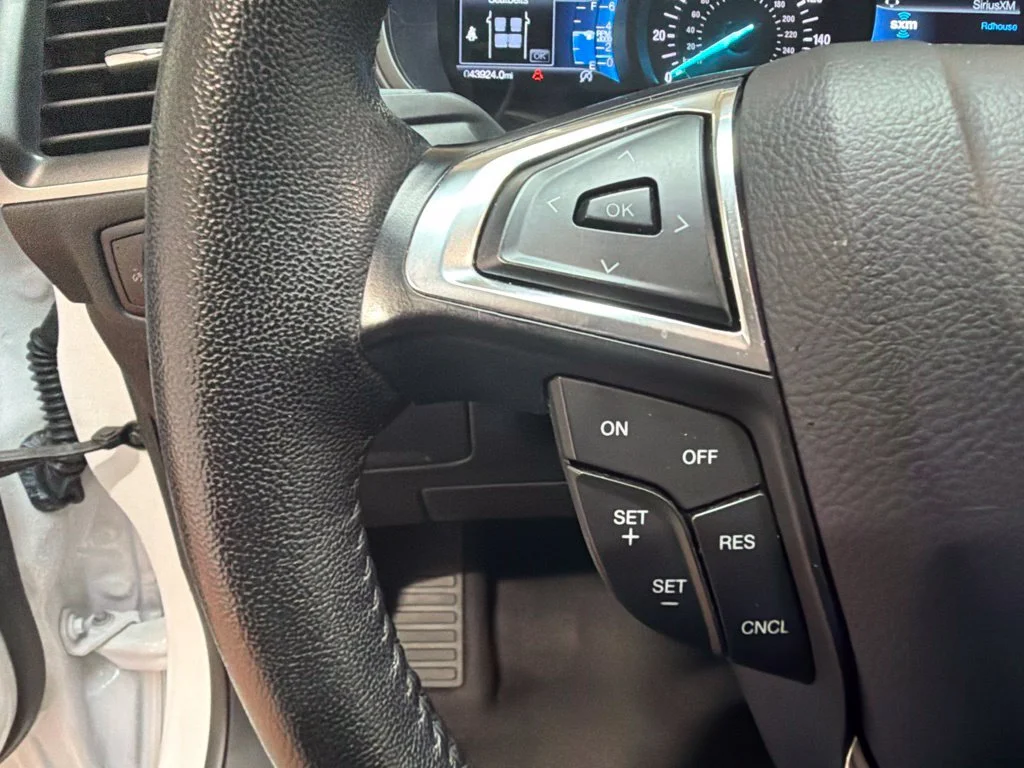 Used 2024 Oxford White Ford SEL image 23