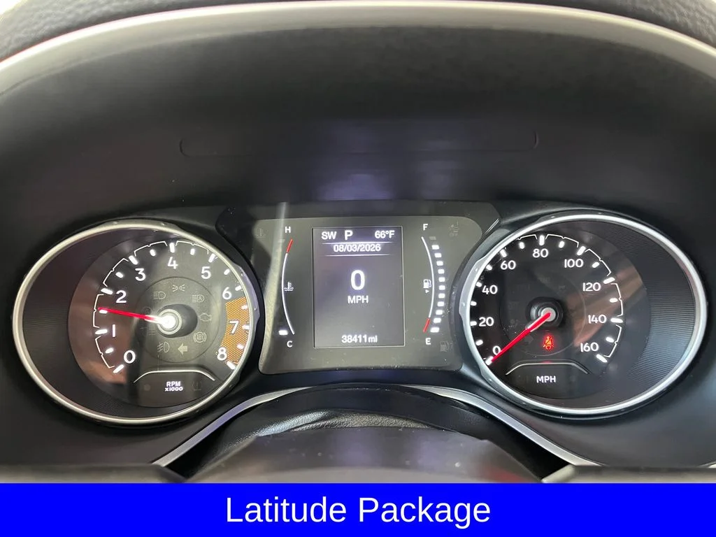 Used 2020 White Jeep Latitude image 4