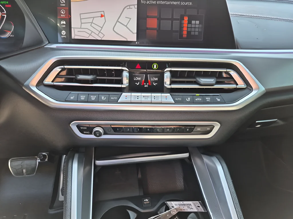 Used 2021 Red BMW xDrive40i image 22