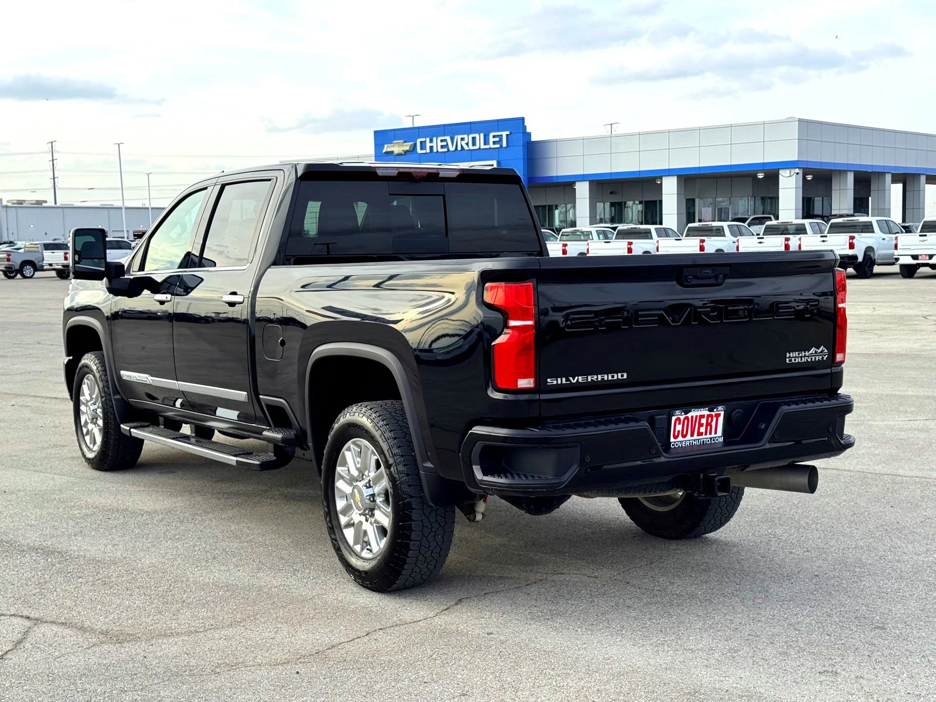 Used 2025 Black Chevrolet High Country image 9
