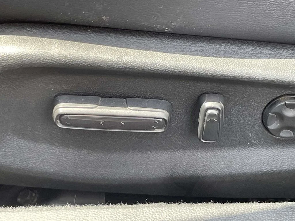 Used 2018  Honda Sport image 28