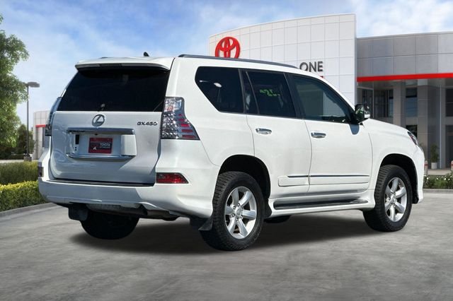Used 2017  Lexus 460 image 4
