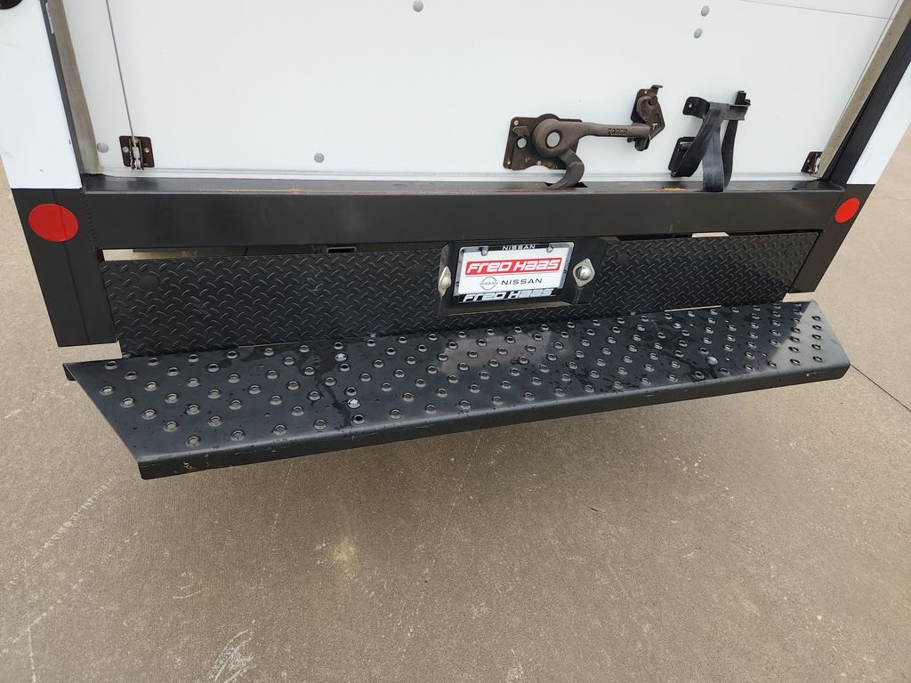 Used 2022 White Ford Box Truck image 34