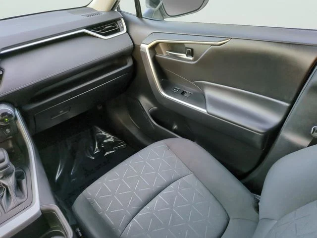 Used 2022 White Toyota XLE image 16