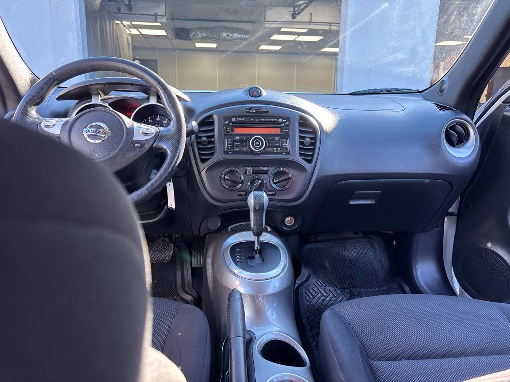 Used 2014 White Nissan S image 20