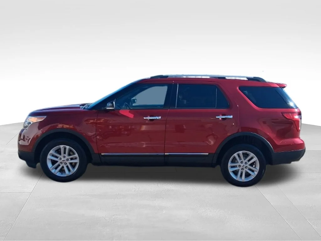 Used 2014 Ruby Red Metallic Tinted Clearcoat Ford XLT image 4