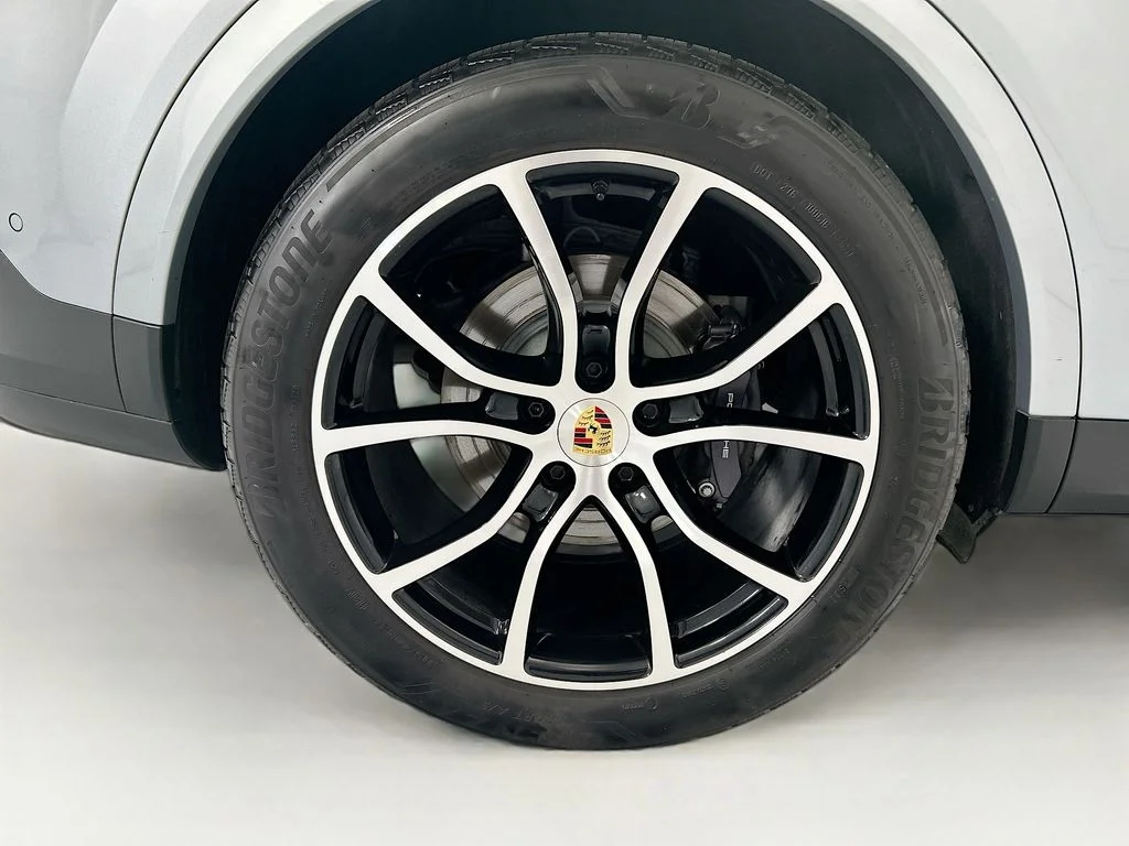 Used 2024 Silver Porsche Base image 32