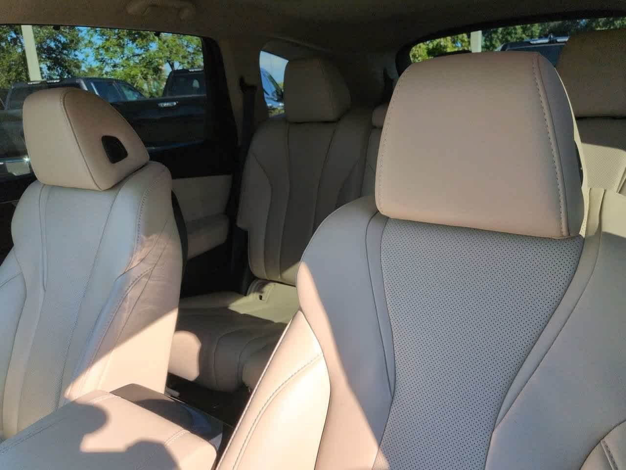 Used 2023 Platinum White Pearl Acura w/Technology Package image 8