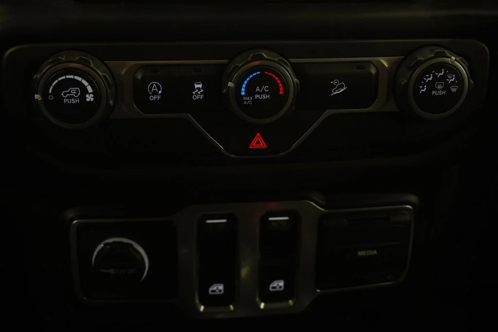 Used 2019 Gray Jeep Sport S image 36