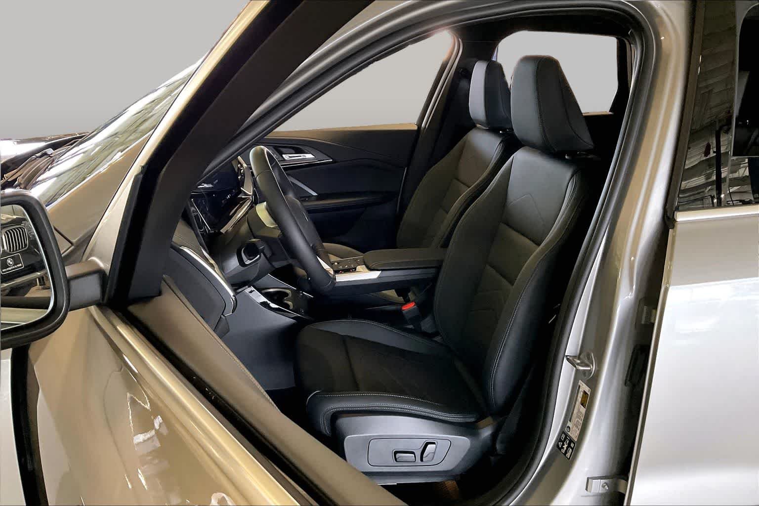 New 2026 Space Silver Metallic BMW xDrive28i image 9