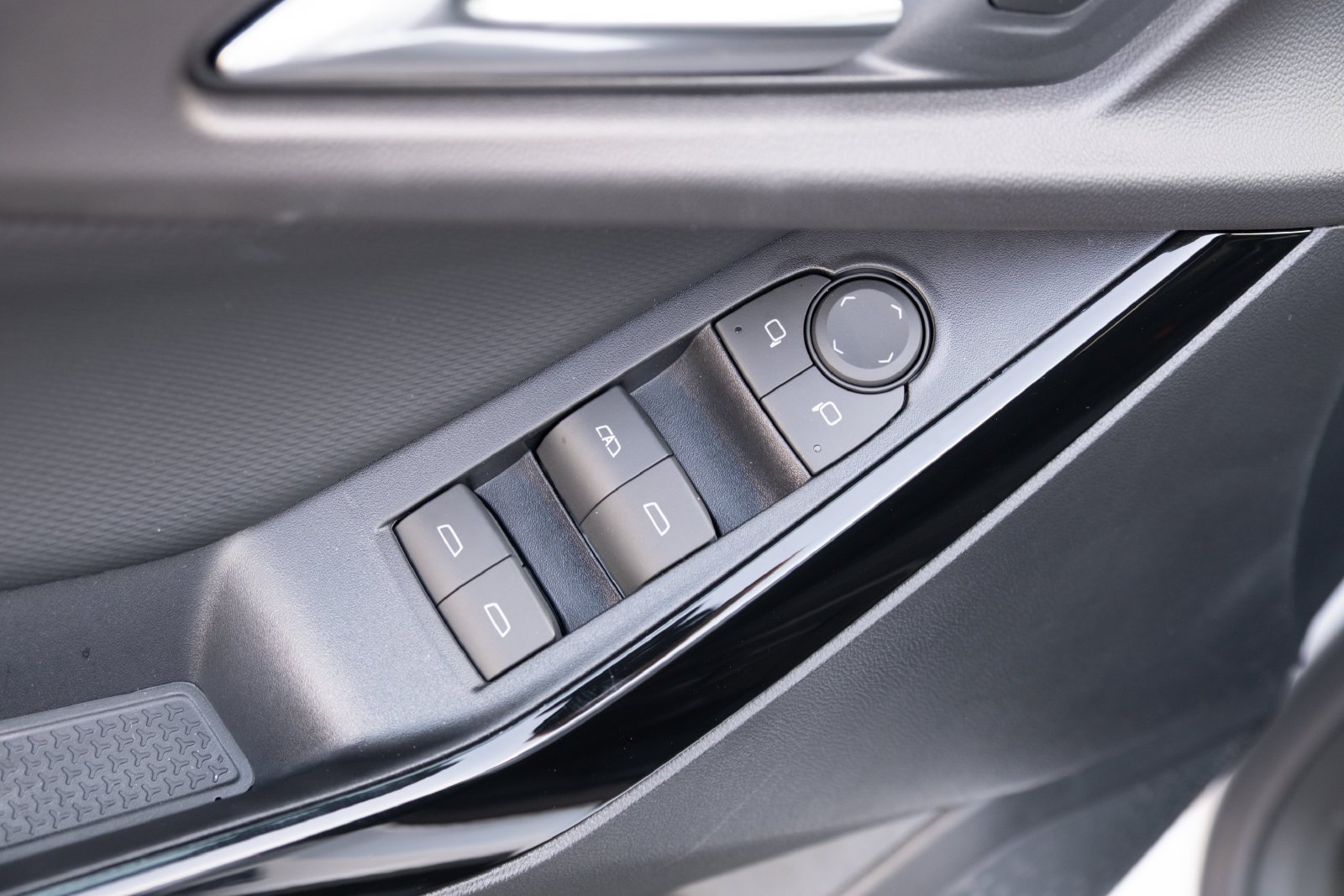 New 2027 Summit White Chevrolet AWD LT image 11