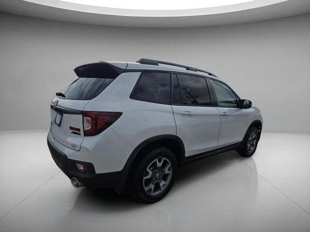 Used 2023 Platinum White Pearl Honda TrailSport image 5